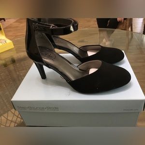 Women’s life stride ona black strap pump heels closed toe BRAND NEW